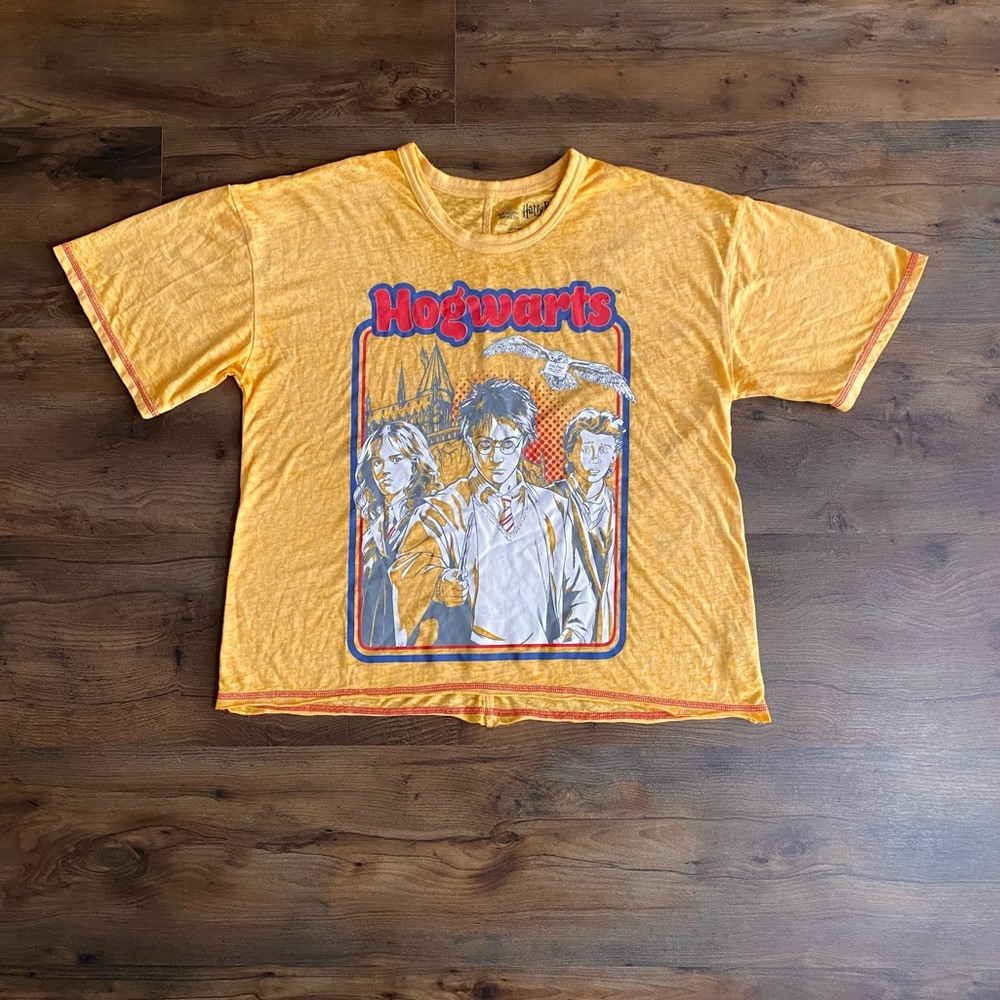 Harry Potter Hogwarts Yellow Graphic Tee Size M